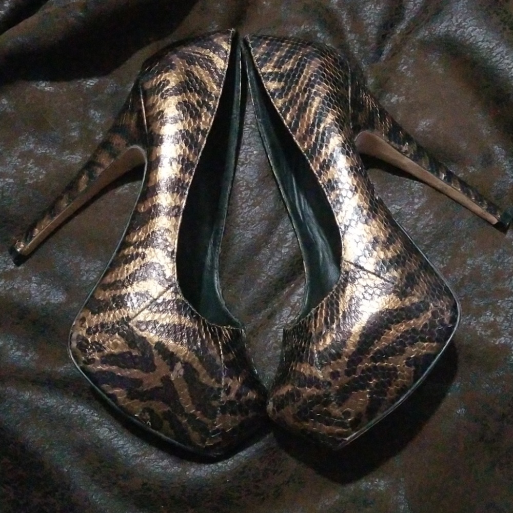 Dolce Vita snakeskin platform pump